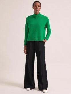 Johanna Cashmere Jumper - Emerald Green 15 Johanna Cashmere Jumper - Emerald Green -Cefinn Clothing Store SP24 K171 JOHANNA EMERALDGREEN LS 0214